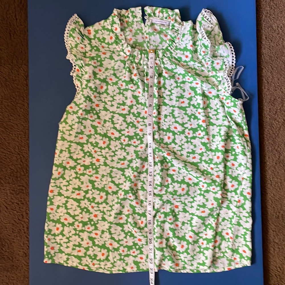 sleeveless, super soft, polyester blouse, in women’s M